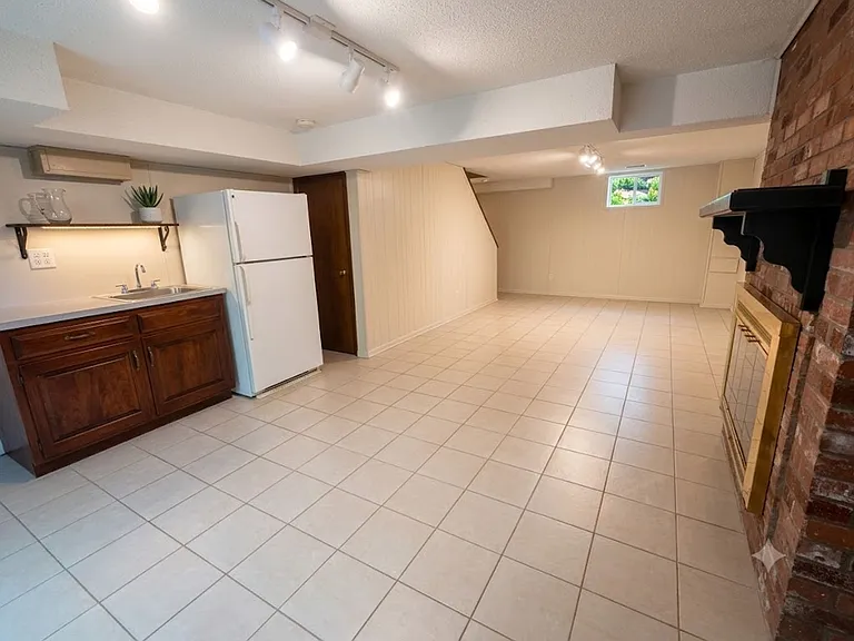 7031 NW Chapel Woods Ln — Photo 7