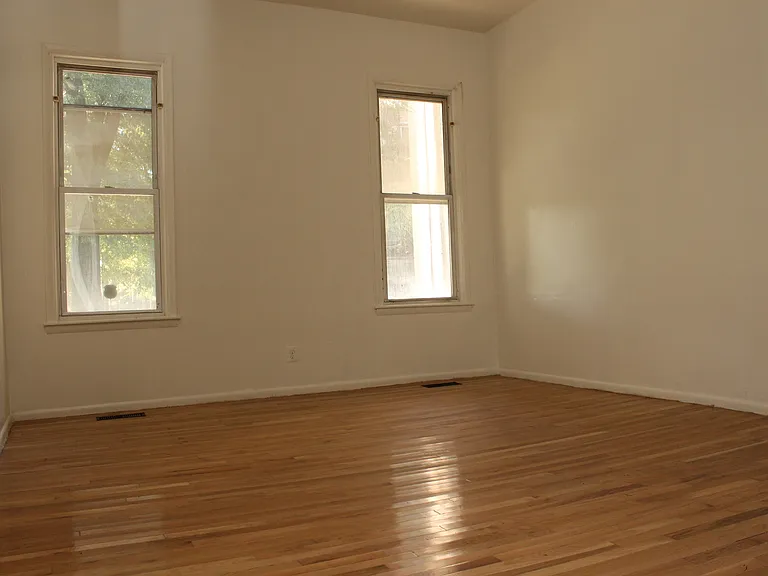 1824 Bolton Street — Photo 17