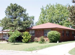 221 W Jarman Dr, Midwest City, OK 73110