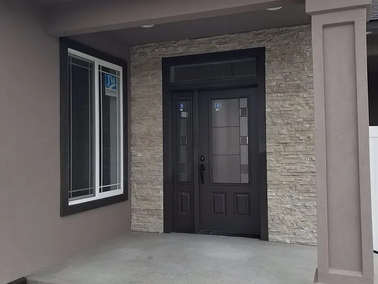 7307 Heathers Way — Photo 2