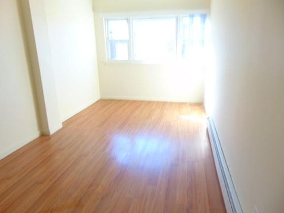 5th image of 3911 Murdock Ave