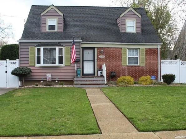 2090 Spruce Street, Wantagh, NY 11793
