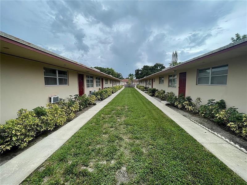 2nd image of 2734 Fillmore St APT 4E