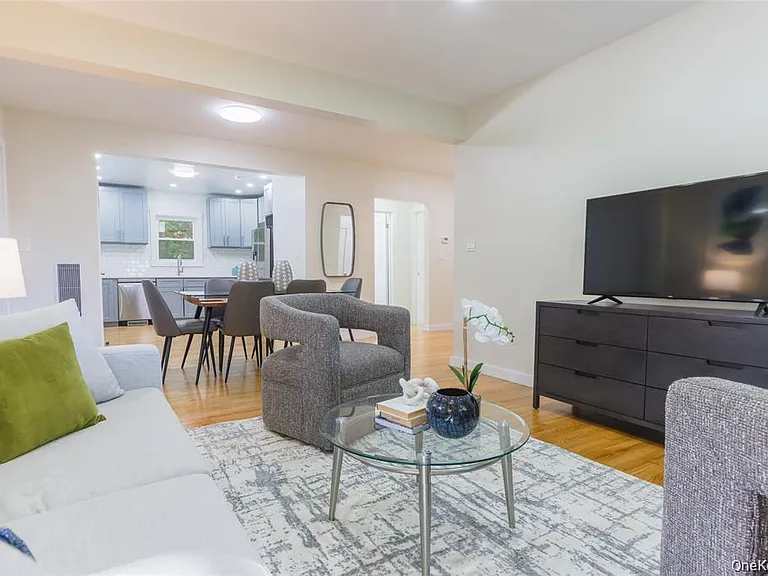 25 Van Duzen Pl #1 — Photo 9