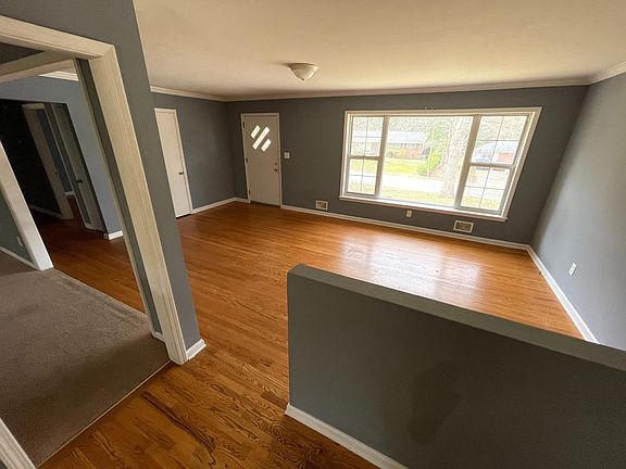 3rd image of 698 Holly Dr #698