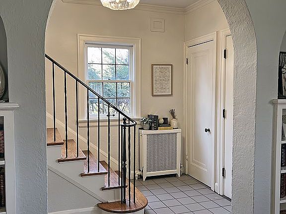 4th image of 2365 Meadowwood Dr