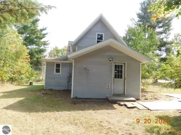 5799 N M 37 Hwy, Mesick, MI 49668