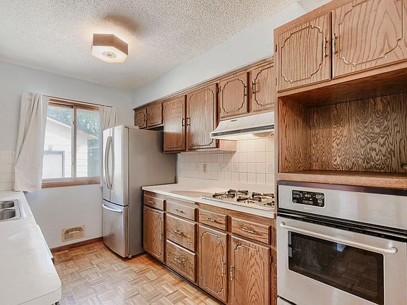 5th image of 3936 Tyler St NE