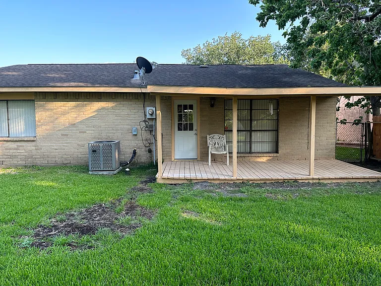 14419 Flair Dr — Photo 19