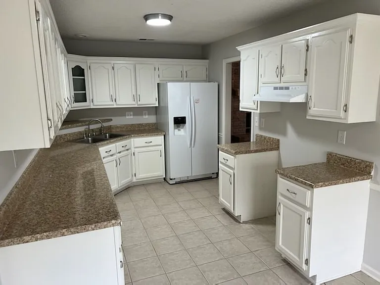 7703 Crystal Brook Cv — Photo 2