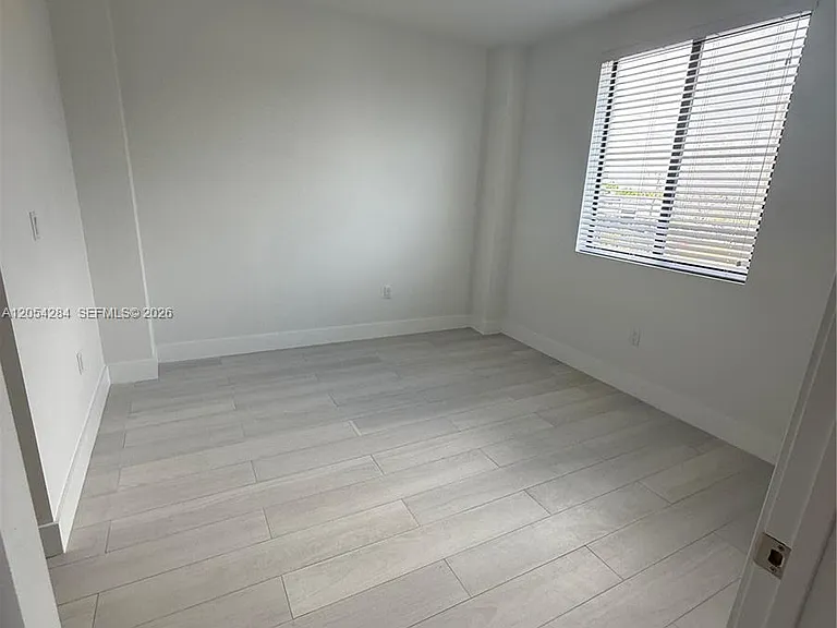 1091 E 17th St #403 — Photo 9