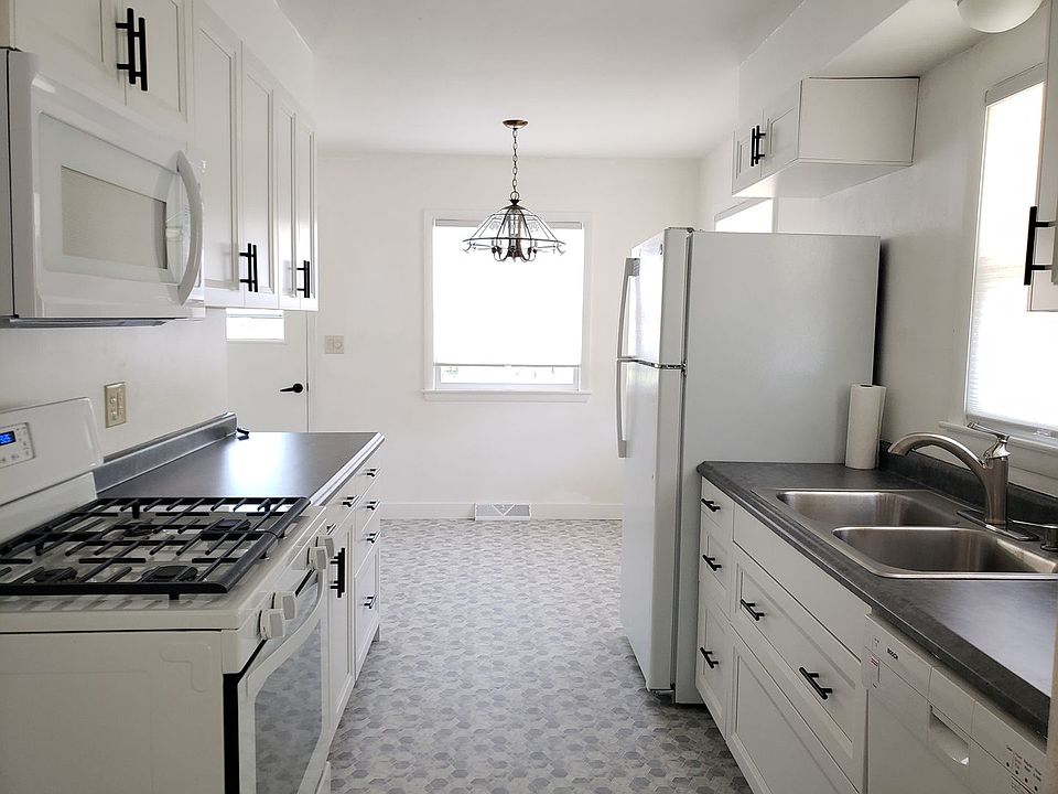 1st image of 214 N 10th Ave
