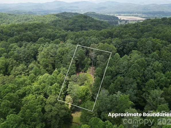 319 Valley Ln, Pisgah Forest, NC 28768