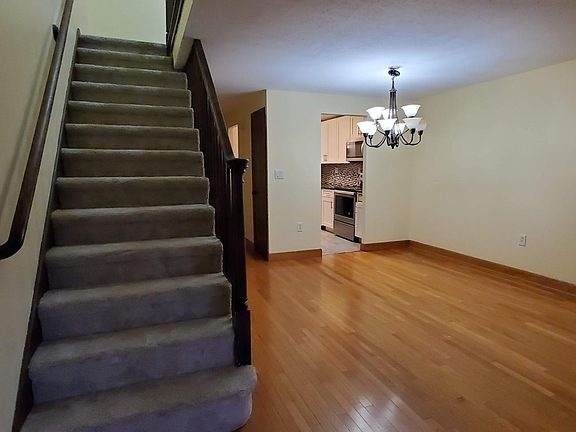 4th image of 502 Cedar Hollow Dr