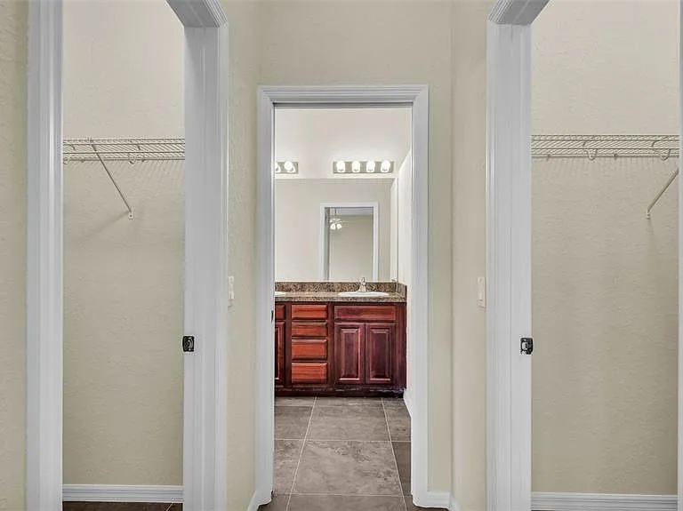 2889 Seymore St — Photo 12