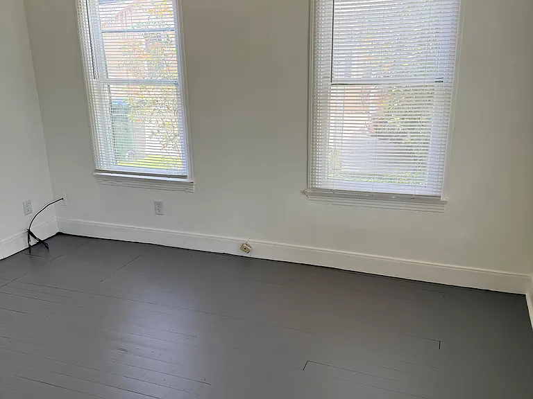302 E Strand St — Photo 15