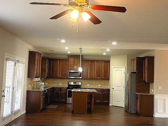 3rd image of 5315 Mirror Lake Dr