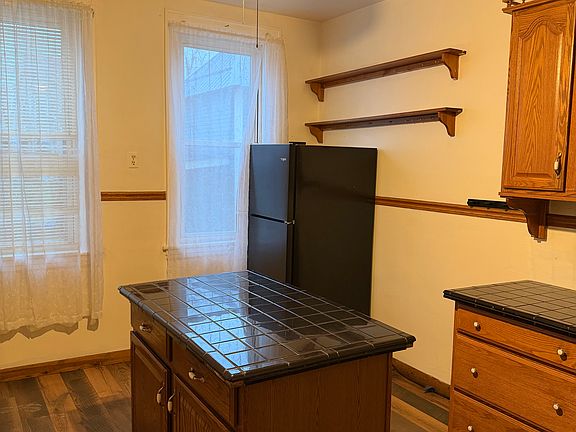 5th image of 921 Bucknell Ave