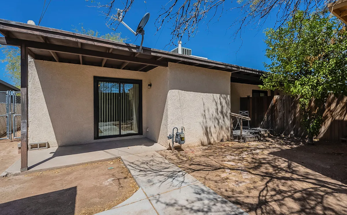 Building Photo - N Catalina Ave