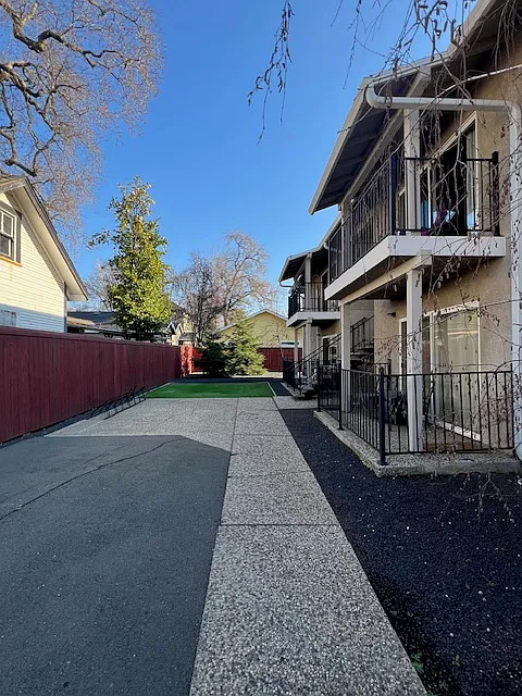 815 Hazel Street - B — Photo 2