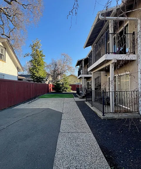 815 Hazel St #B — Photo 2