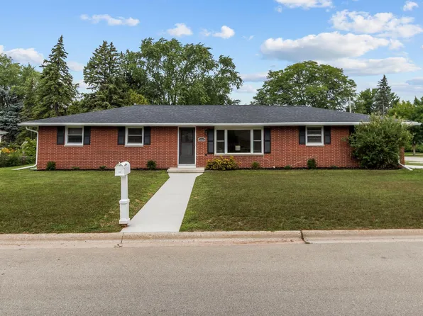 1520 Careful Dr, Green Bay, WI 54304