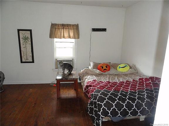 4th image of 206 S Poplar St