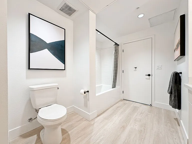 Begonia Place Luxury Apartments — Photo 96