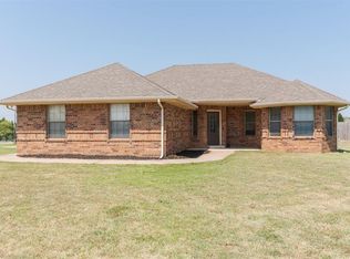 893 S Cemetery Rd, Tuttle, OK 73089