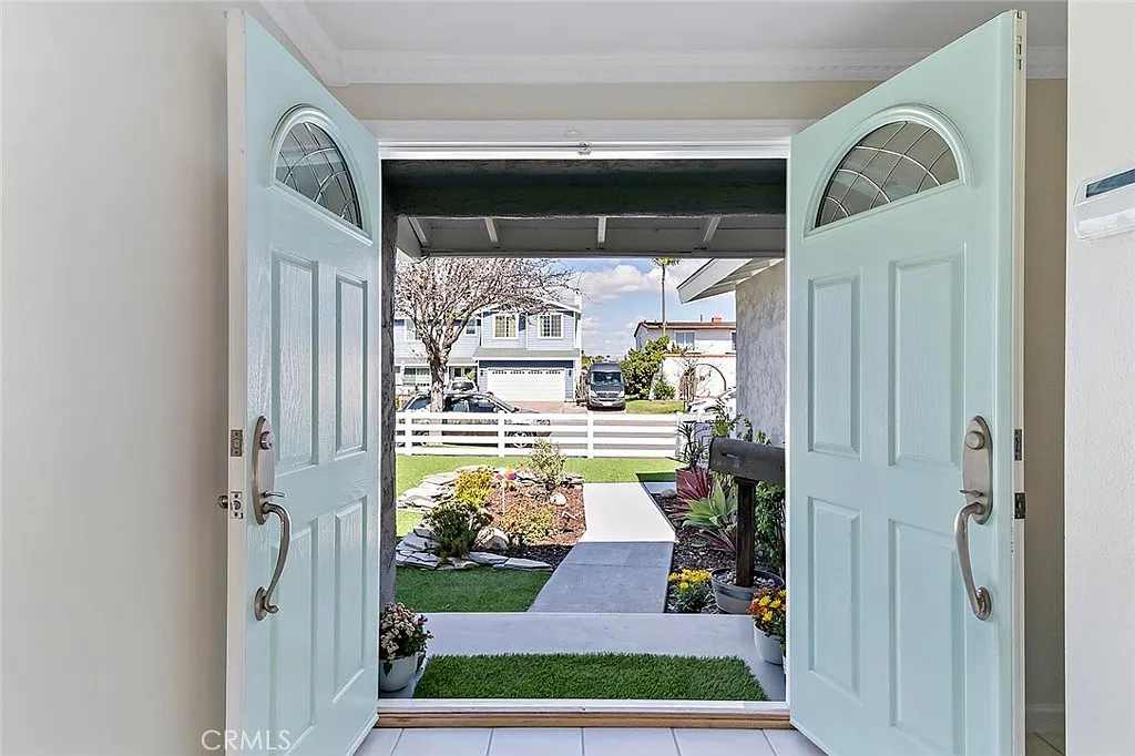 4 bed, 2129 sqft, $5,800 — Photo 3