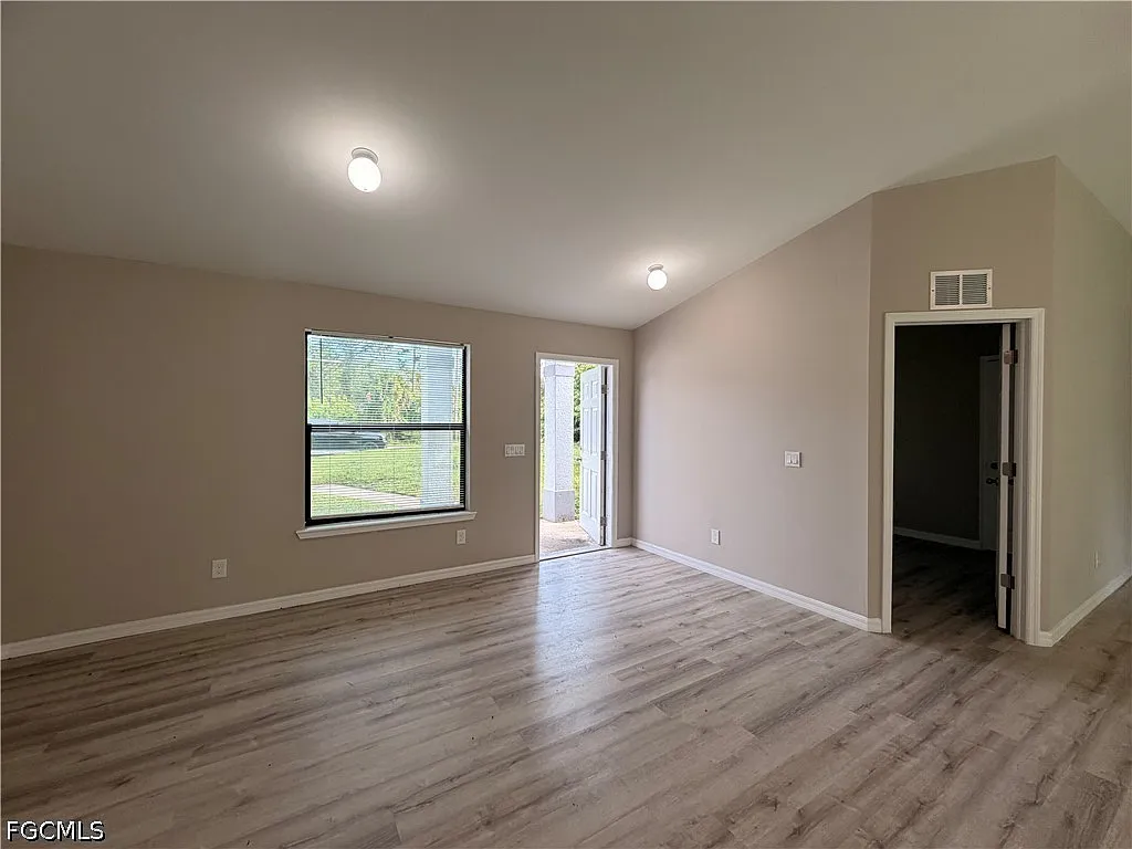 4 bed, 2.0 bath, 1577 sqft, $1,875 — Photo 3