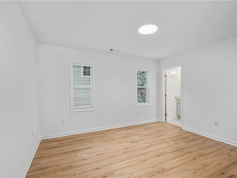 704 Durant Pl NE #B — Photo 15