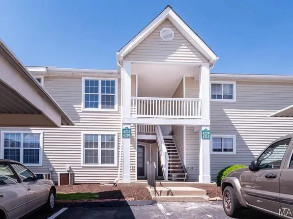 4225 Canal Dr, Florissant, MO 63034