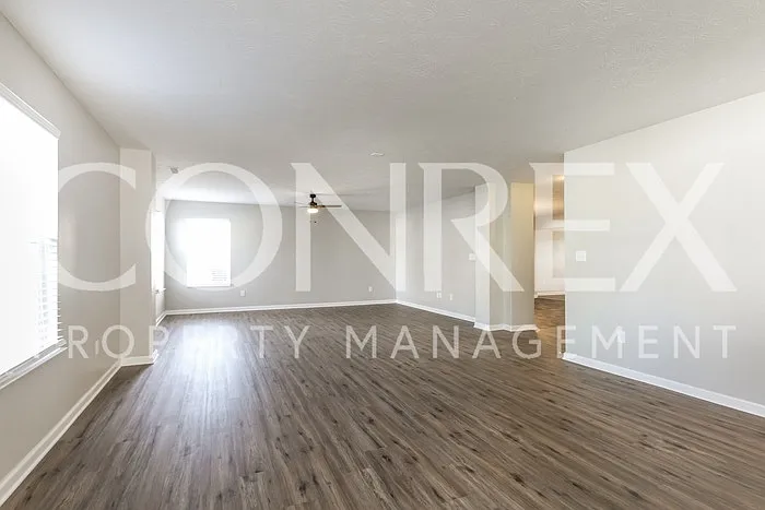 2111 Oaks Dr #12 — Photo 4