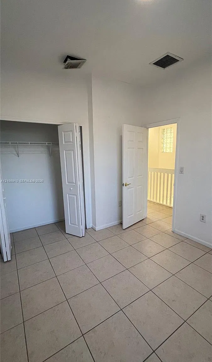 3 bed, 2.5 bath, 1739 sqft, $2,995 — Photo 2