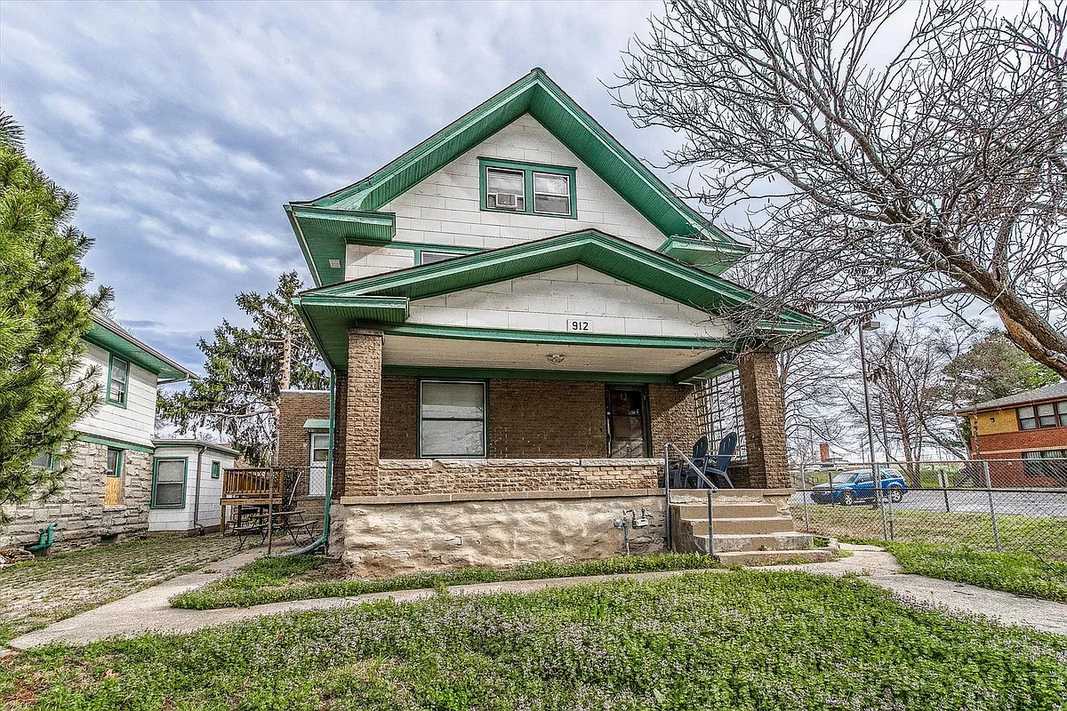 Building Photo - 912 E 31st St