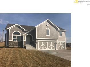 10004 N Lewis Ave, Kansas City, MO 64157