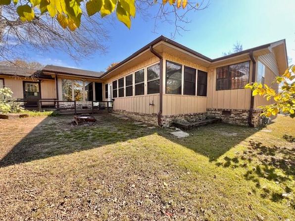1285 Marywood Dr, Batesville, AR 72501