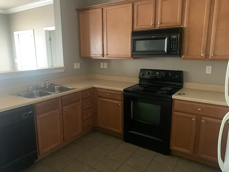 900 Dean Lee Dr #105 — Photo 6