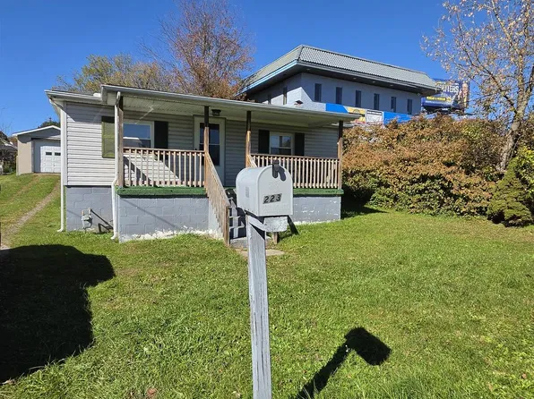 223 Azzara Ave, Beckley, WV 25801
