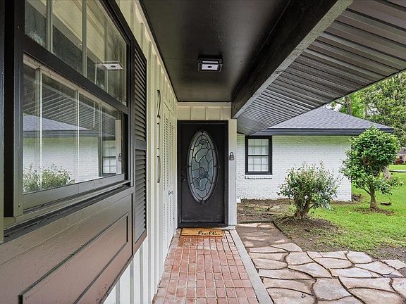 4th image of 210 Greenwood Dr