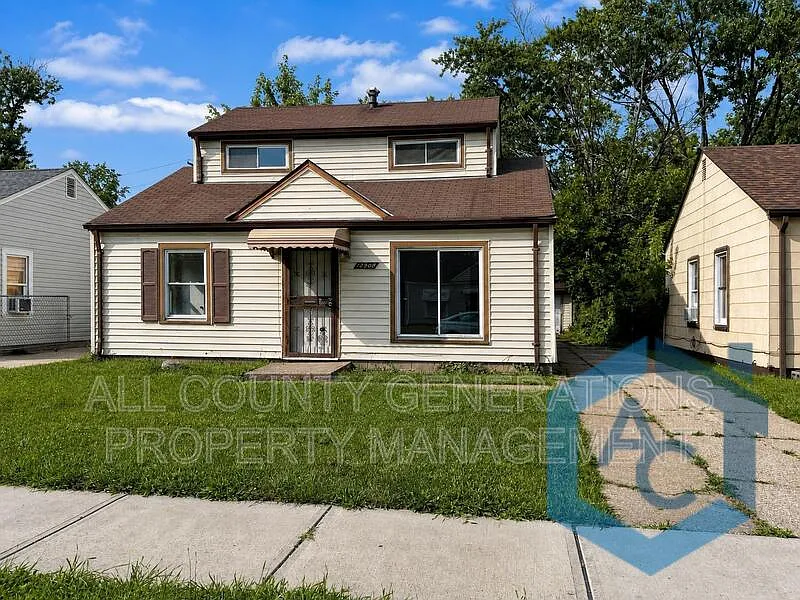 4 bed, 1.0 bath, 1421 sqft, $1,750 — Photo 2