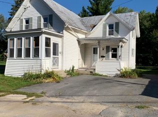 15 Moore St, Champlain, NY 12919