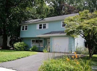 53 White Beeches Dr, Dumont, NJ 07628