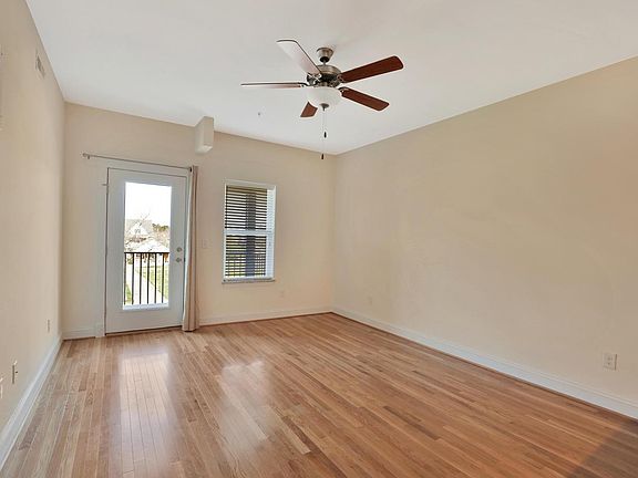 2nd image of 11905 Centre St #12hgb51j1