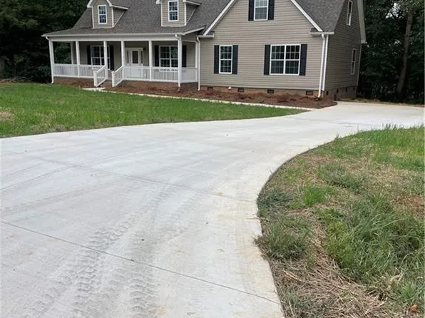 467 Parksfield Trl, Ramseur, NC 27316