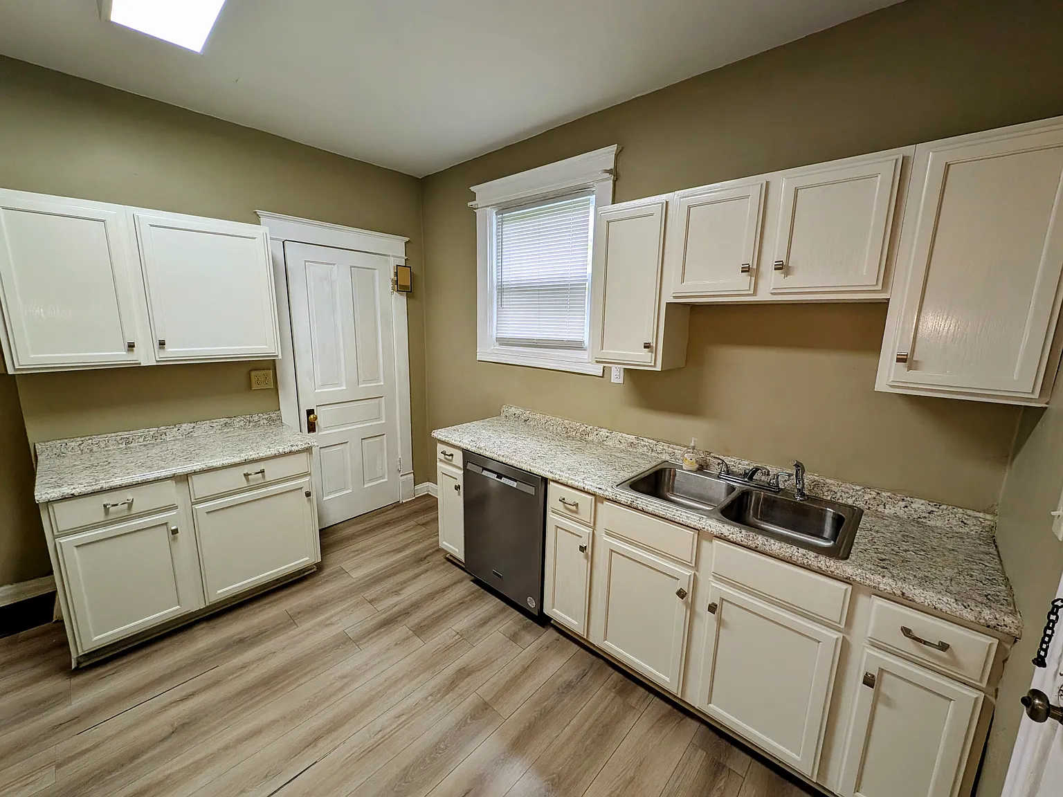 2 bed, 1186 sqft, $1,445 — Photo 4