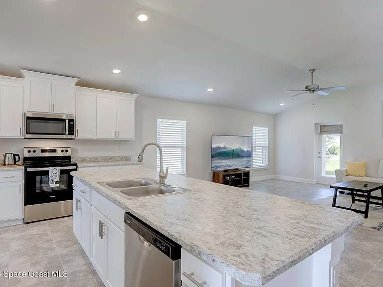 1884 Middlebury Dr SE — Photo 9