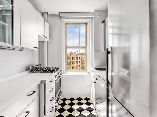 299 West 12th Street 7GH image 3 of 13