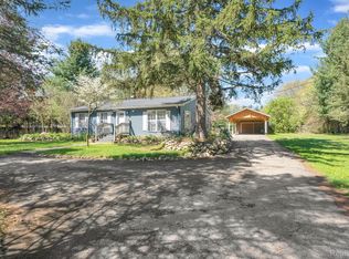 4953 Clintonville Rd, Clarkston, MI 48346
